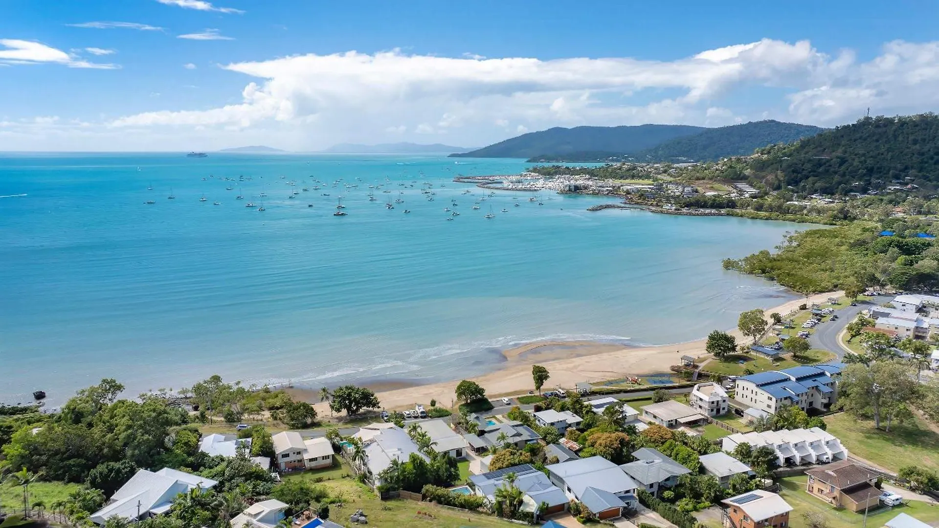 Whitsunday Escape - Beachfront Penthouse With Pool Cannonvale 0*,  Australia