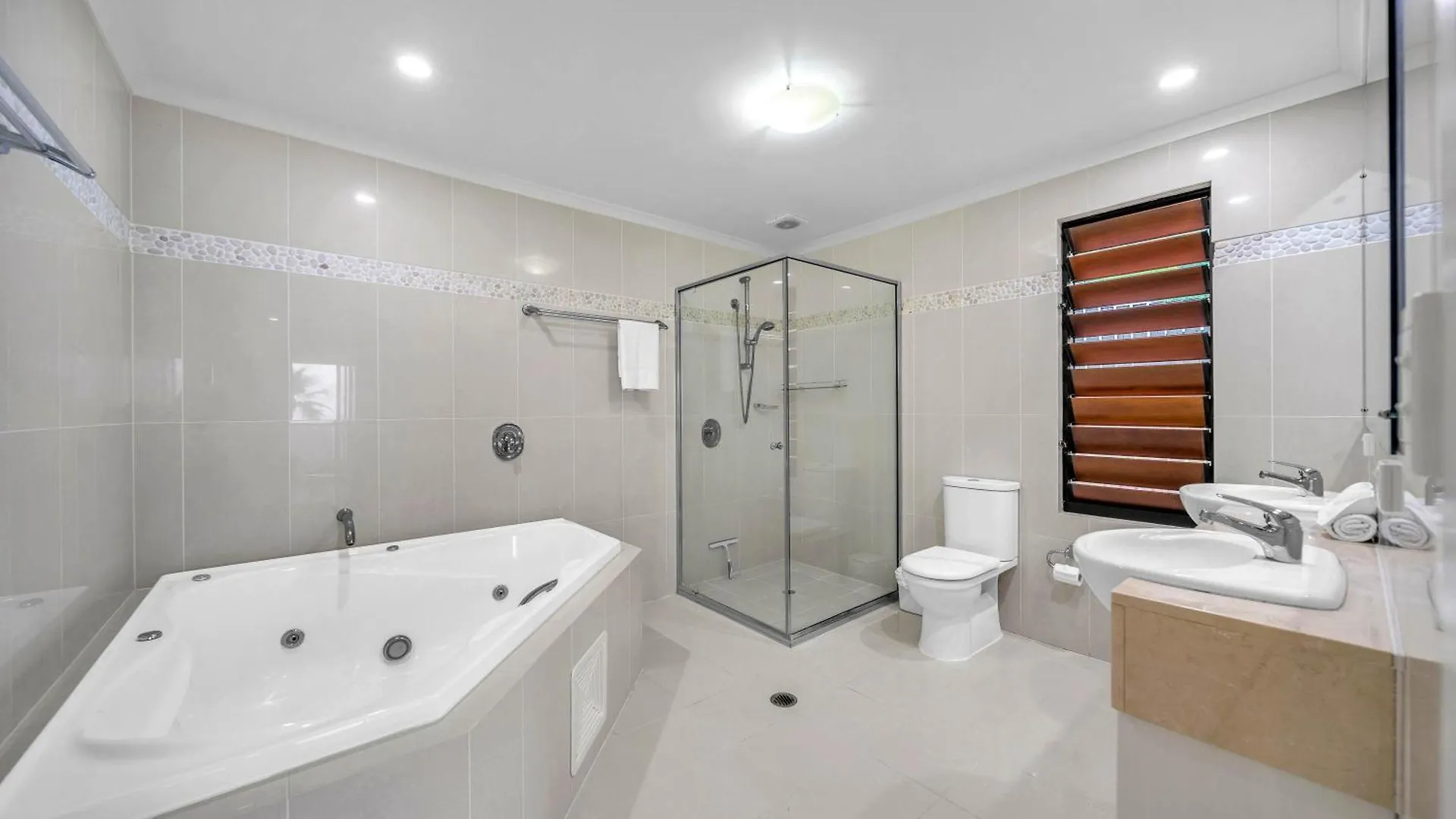 Apartment Whitsunday Escape - Beachfront Penthouse With Pool Cannonvale