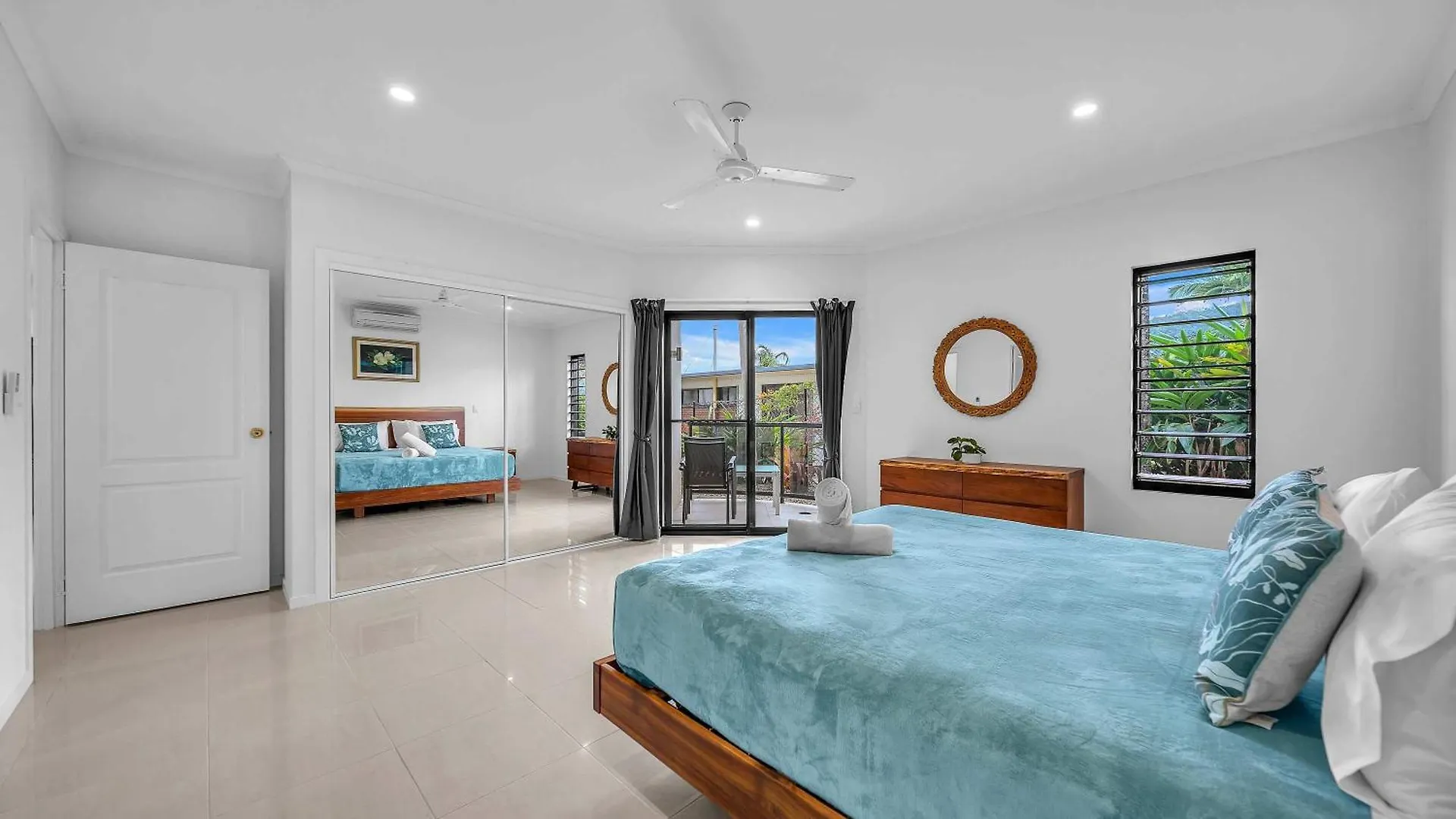 Whitsunday Escape - Beachfront Penthouse With Pool Cannonvale Australia