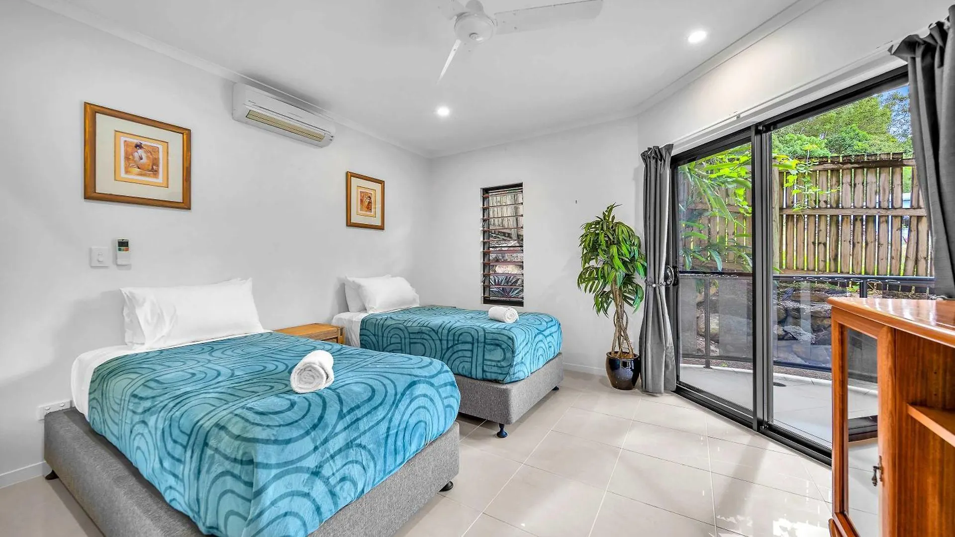 Apartment Whitsunday Escape - Beachfront Penthouse With Pool Cannonvale Australia