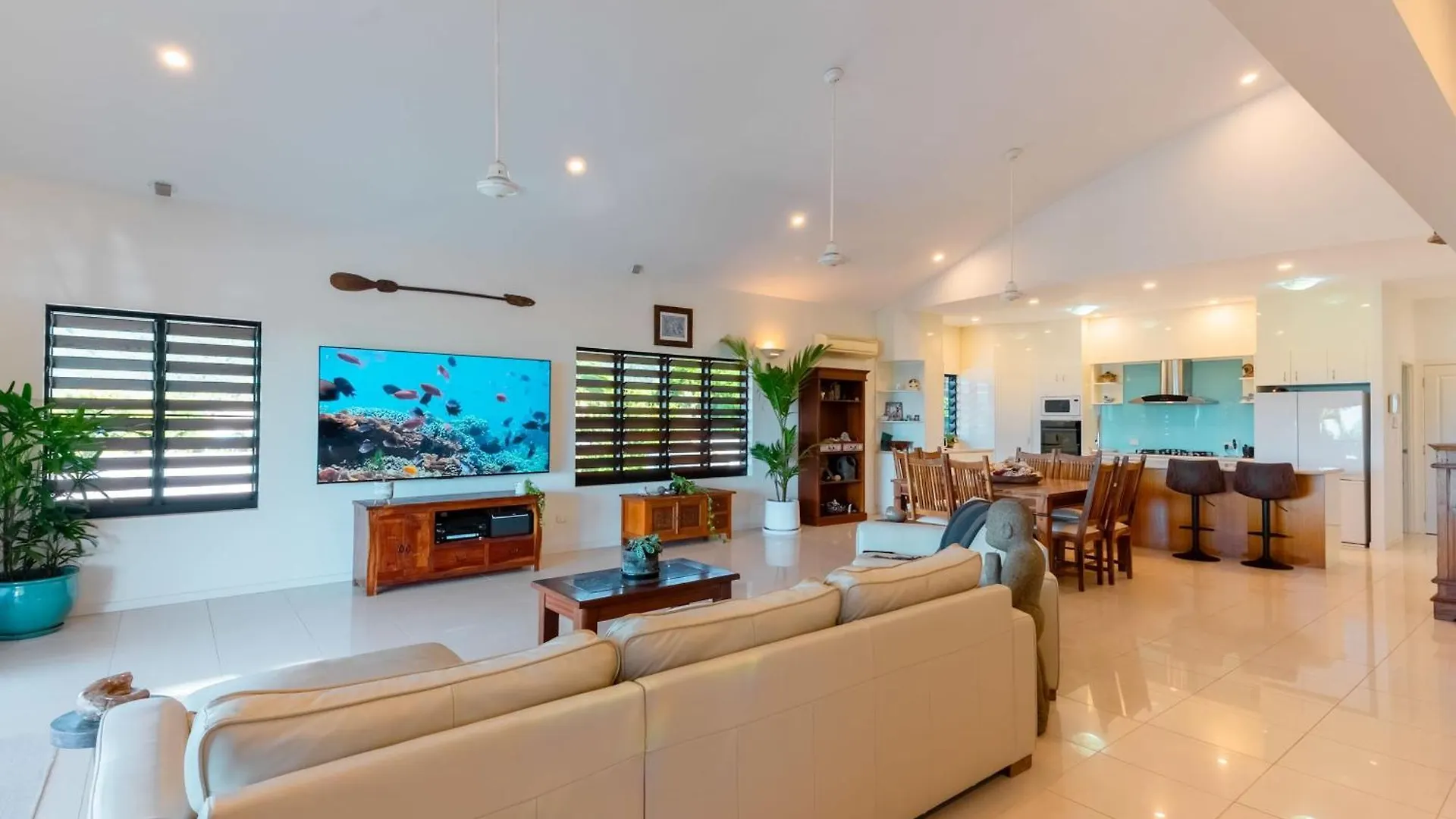 Whitsunday Escape - Beachfront Penthouse With Pool Cannonvale Australia
