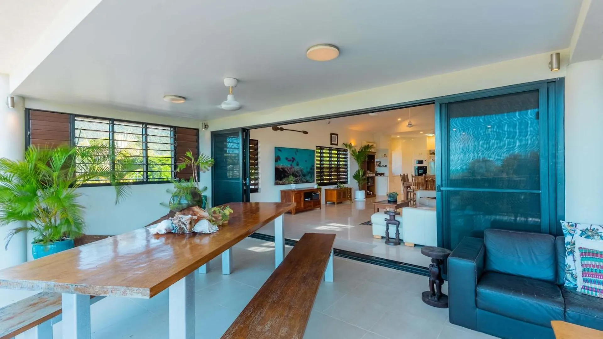 Whitsunday Escape - Beachfront Penthouse With Pool Cannonvale Apartment