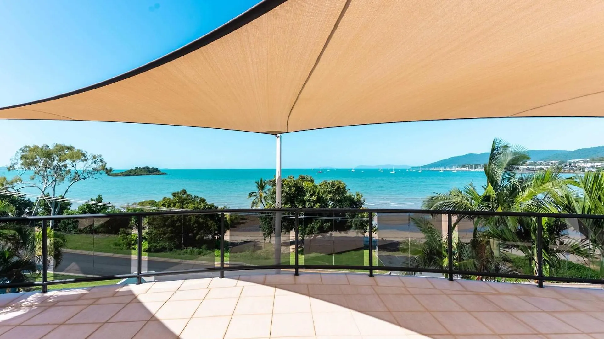 Whitsunday Escape - Beachfront Penthouse With Pool Cannonvale Apartment