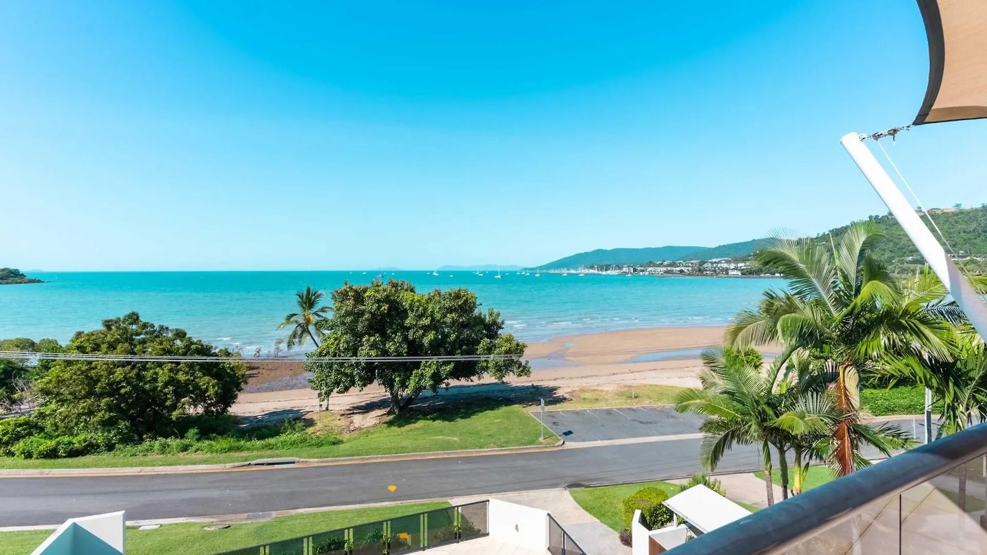 Whitsunday Escape - Beachfront Penthouse With Pool Cannonvale Apartment